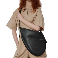 Borsa Donna Asimmetrica a Tracolla COCCINELLE linea Snuggie Medium in Pelle Nera